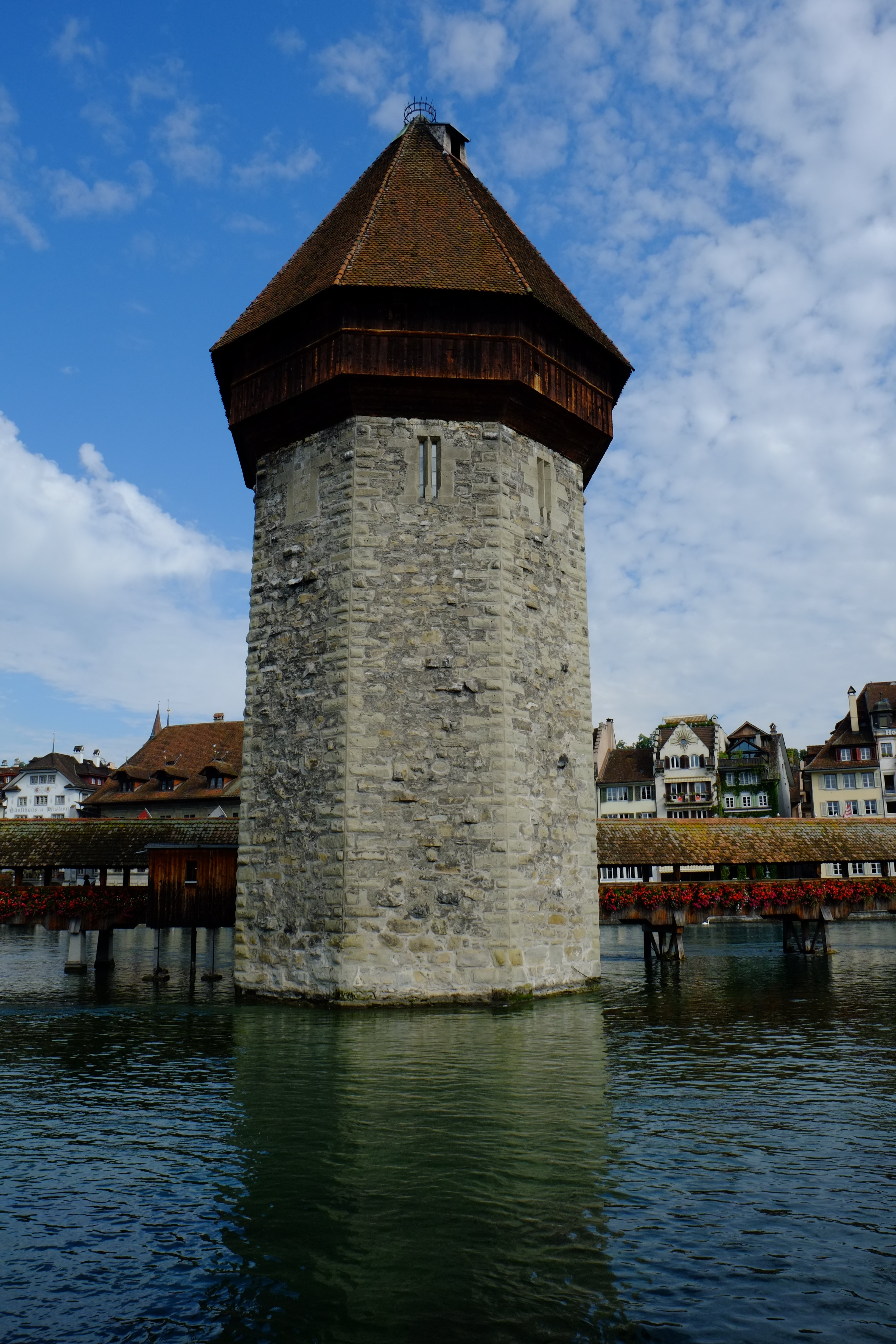 卡佩尔廊桥和八角型水塔