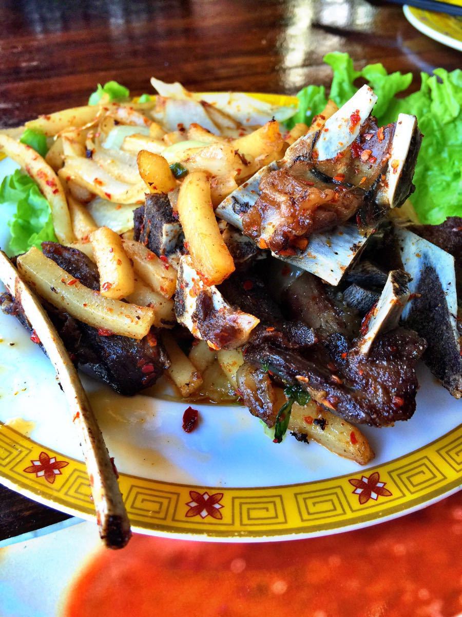 【携程美食林】拉萨玛吉阿米西餐吧餐馆,观赏八廓街的绝佳位置.