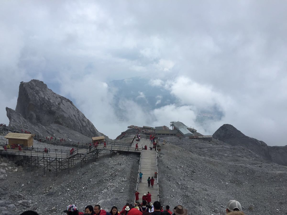 九月十七日去麗江旅遊 打算去雪山玩請問去梅里雪山還是去玉龍雪山 要