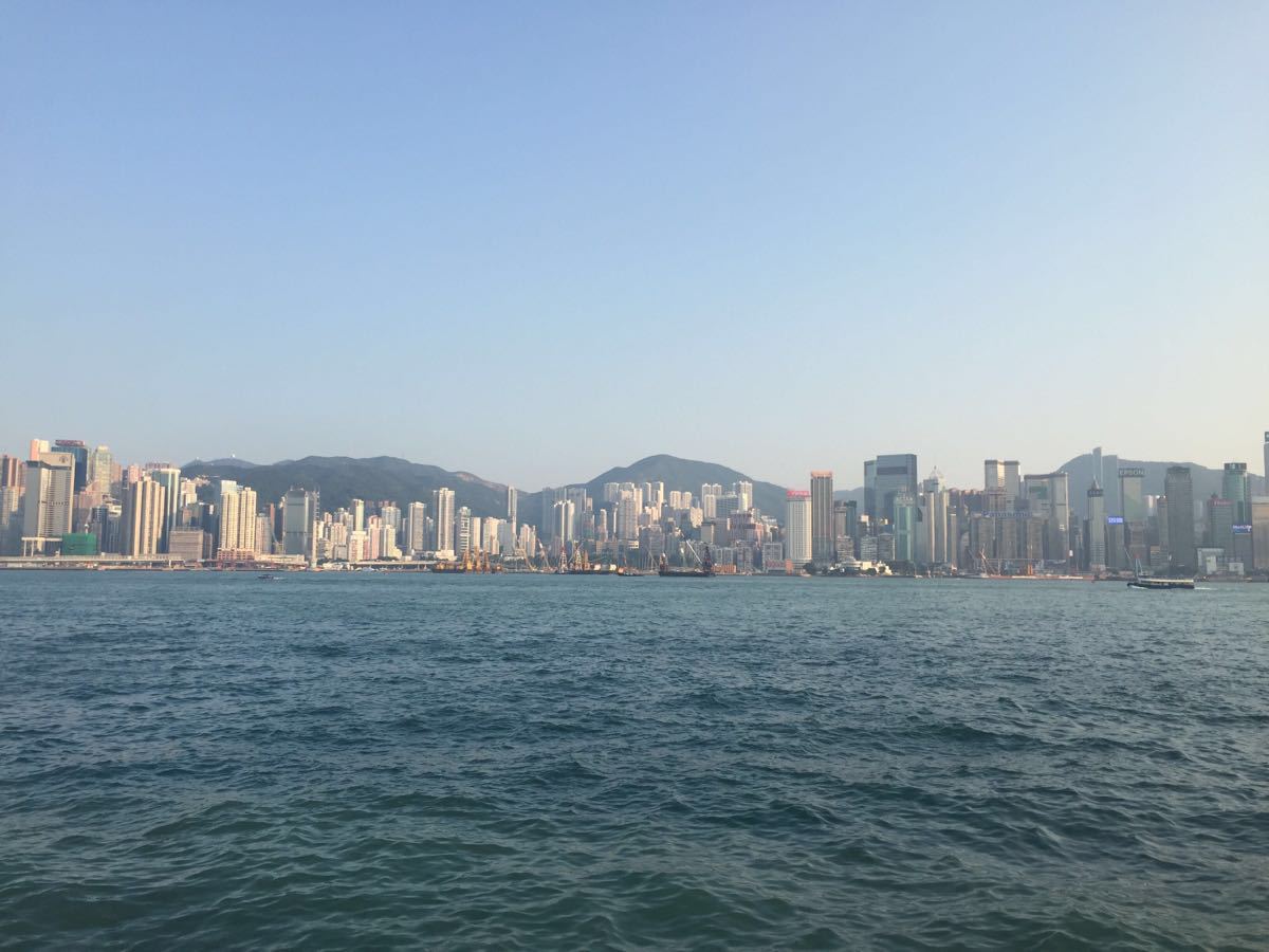 【携程攻略】香港维多利亚港景点,维港的白天也许只有通过天星小轮去