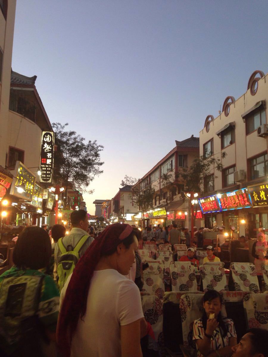 【携程攻略】敦煌沙州市场餐馆,十几年前,沙洲夜市没有这样的繁华