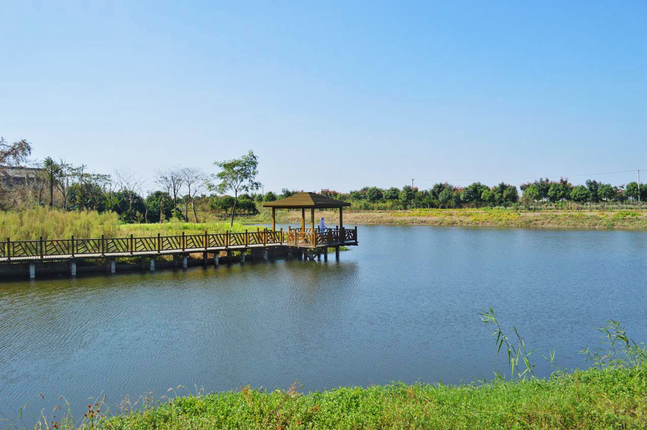 > 凤栖湖景区 共 1 张 凤栖湖景区 暂无评分 景点地址 泰州市高港区