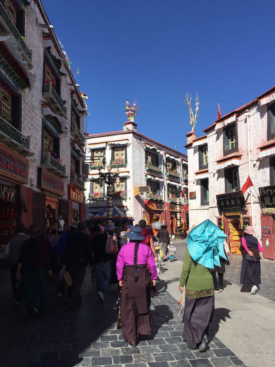 【攜程攻略】西藏八廓街景點,在大昭寺周圍,有很多商店賣手工藝品唐卡