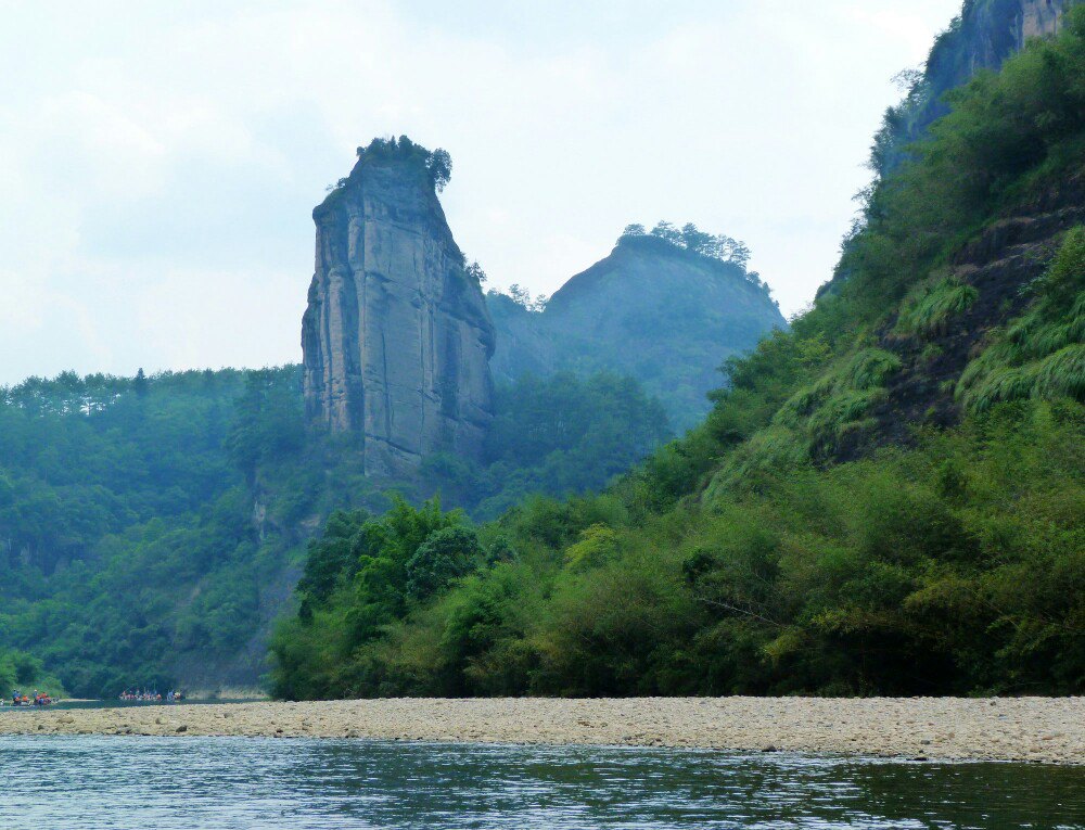 武夷山景區內有很多山是可以爬上去的,比如大王峰,天遊峰等,玉女峰