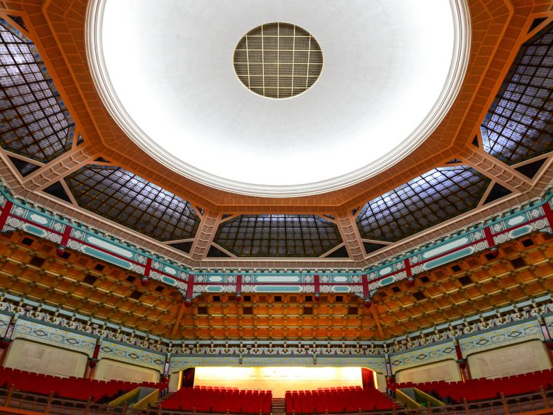 "富有纪念意义""它位于越秀公园南麓""比如这里有广州的木棉树""还有