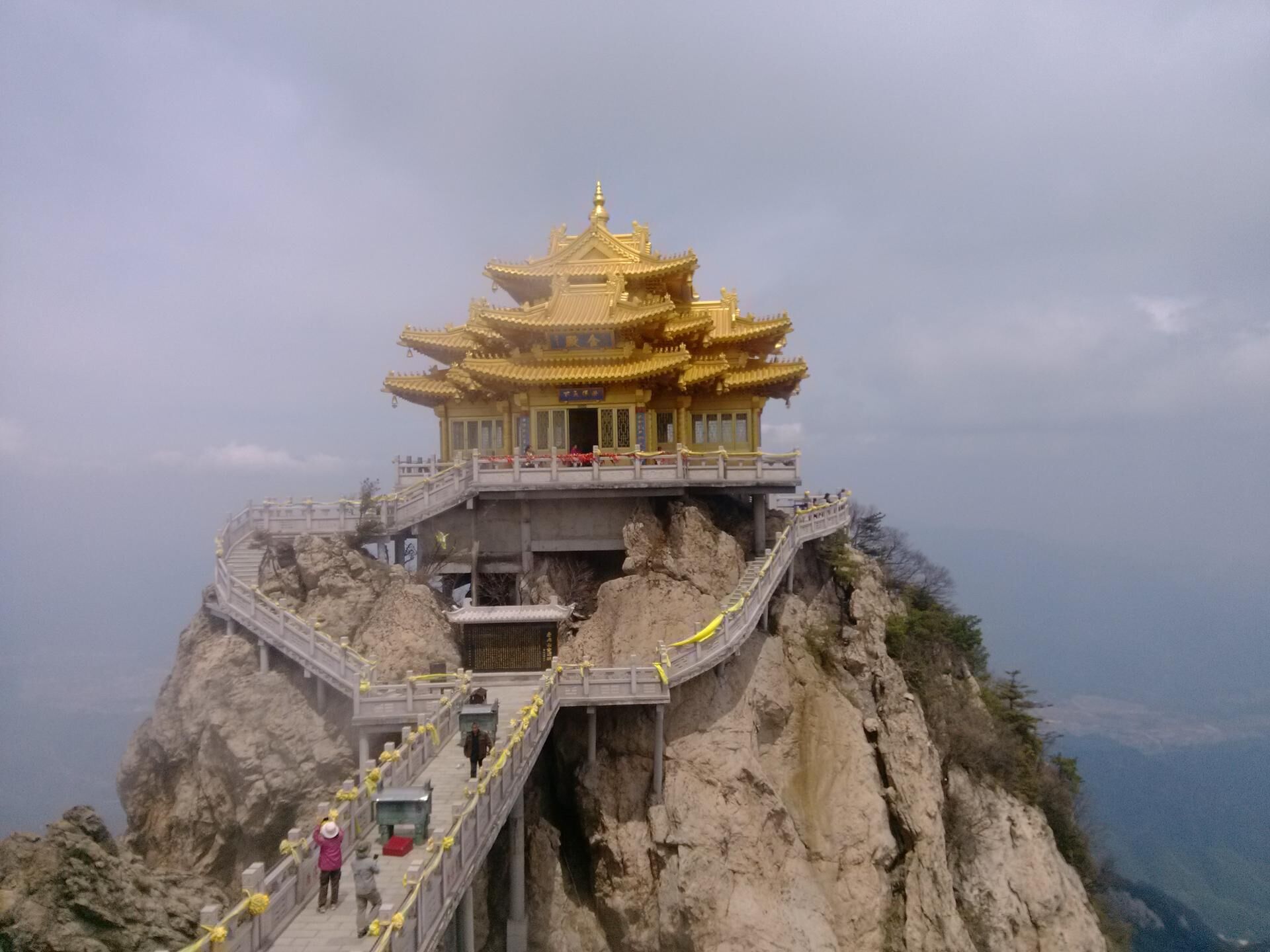 其實老君山已經是很熱門的打卡景區了,冬天老君山的雪景也很美,很多