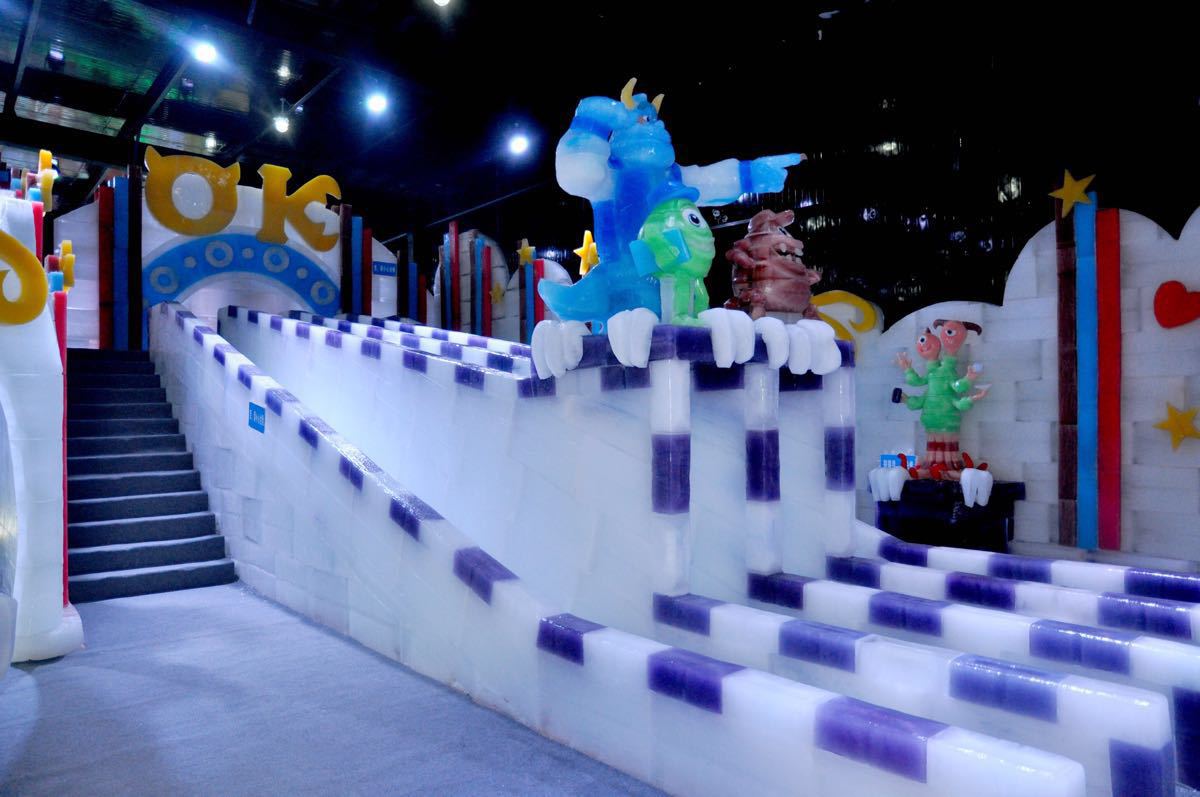 2023冰雪梦幻奇缘冰雕馆游玩攻略,小孩玩的很开心,一个大人还.