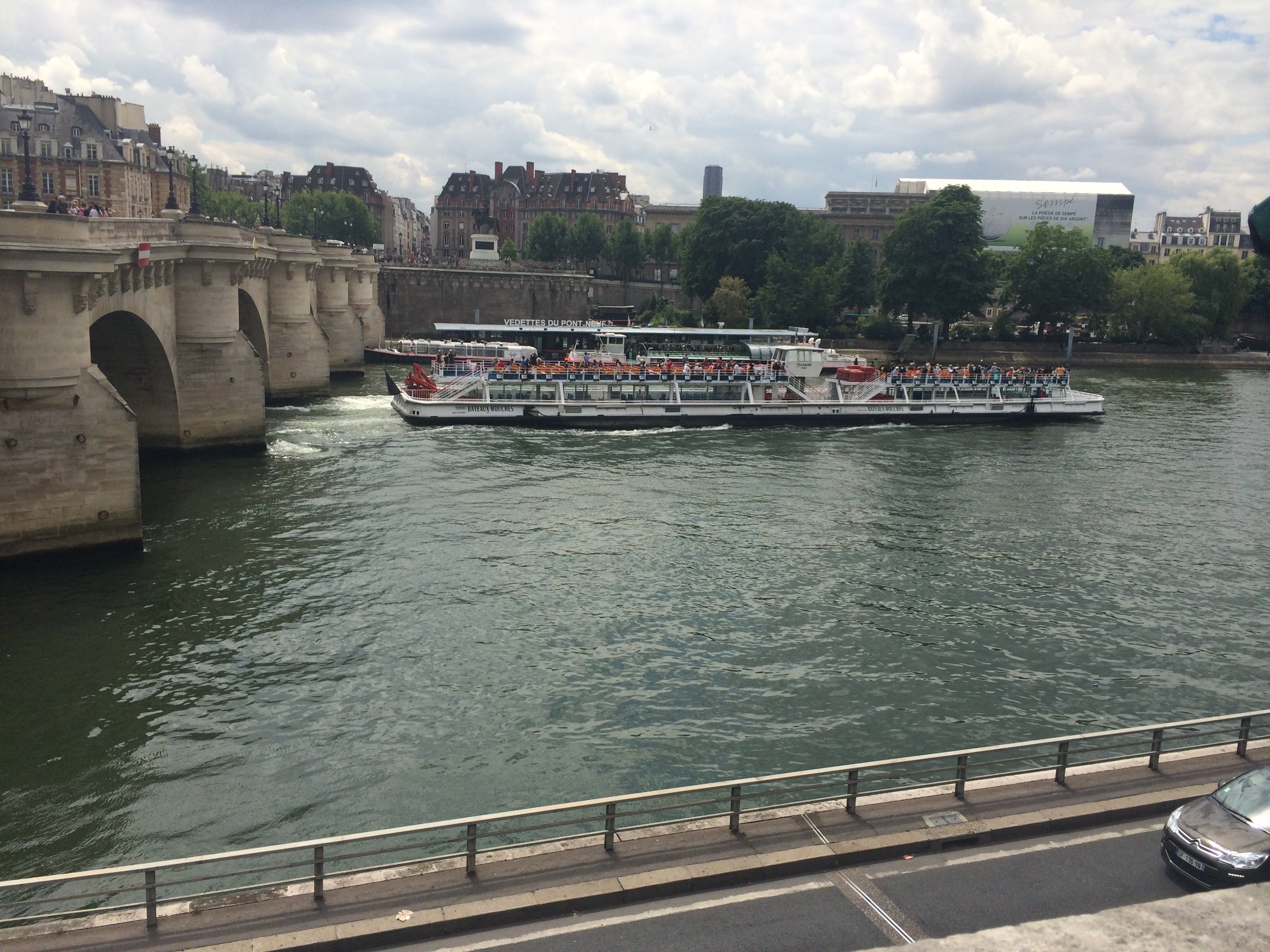 【携程攻略】巴黎塞纳河景点,非常美丽的一条河，河的两岸汇集着巴黎很多著名的古老建筑，两岸的河…