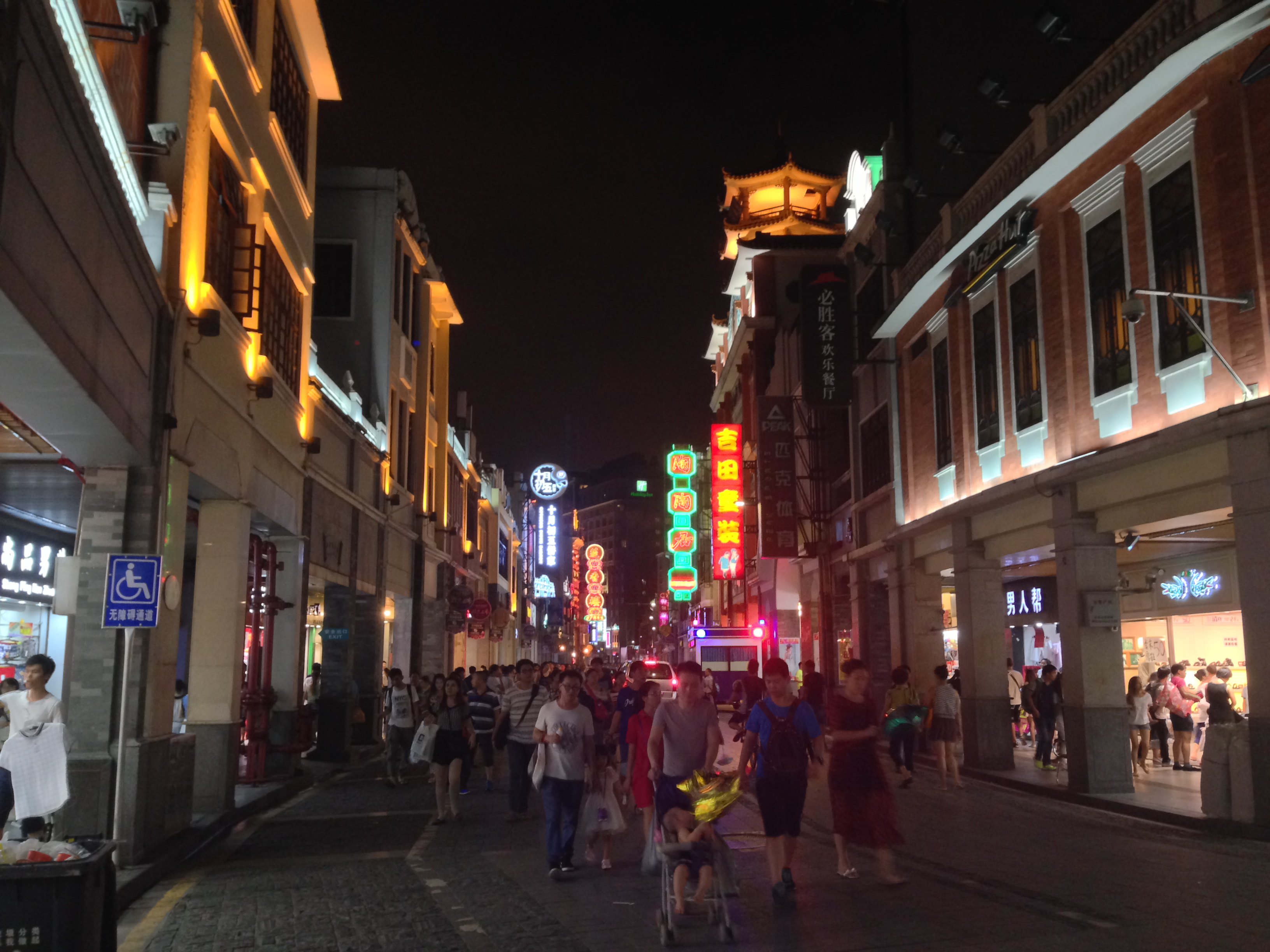 【携程攻略】广州上下九步行街景点,位于西关深处的广州旧城区,很多