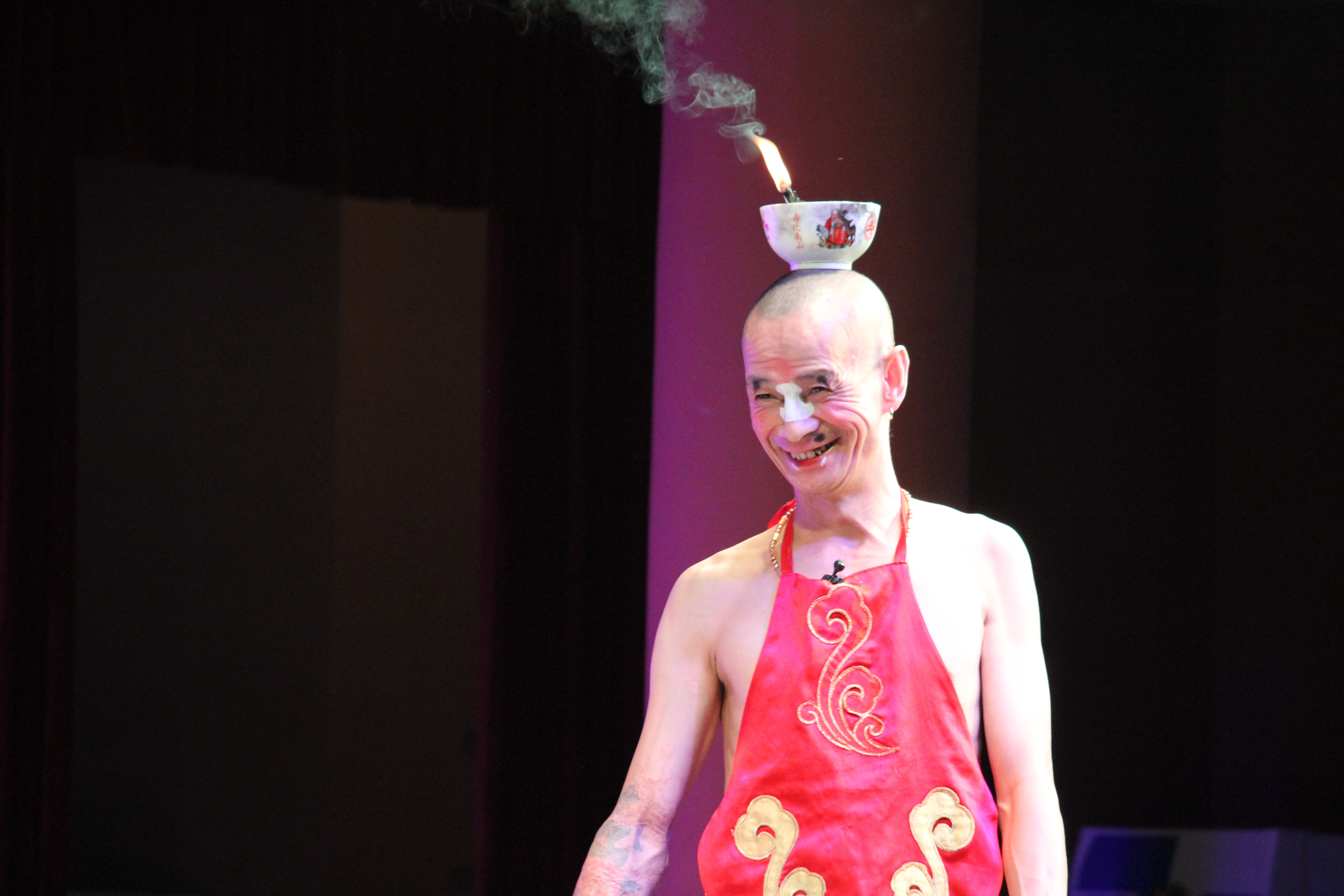 川剧分小生,旦角,生角,花脸,丑角5个行当,各行当均有自成体系的功法