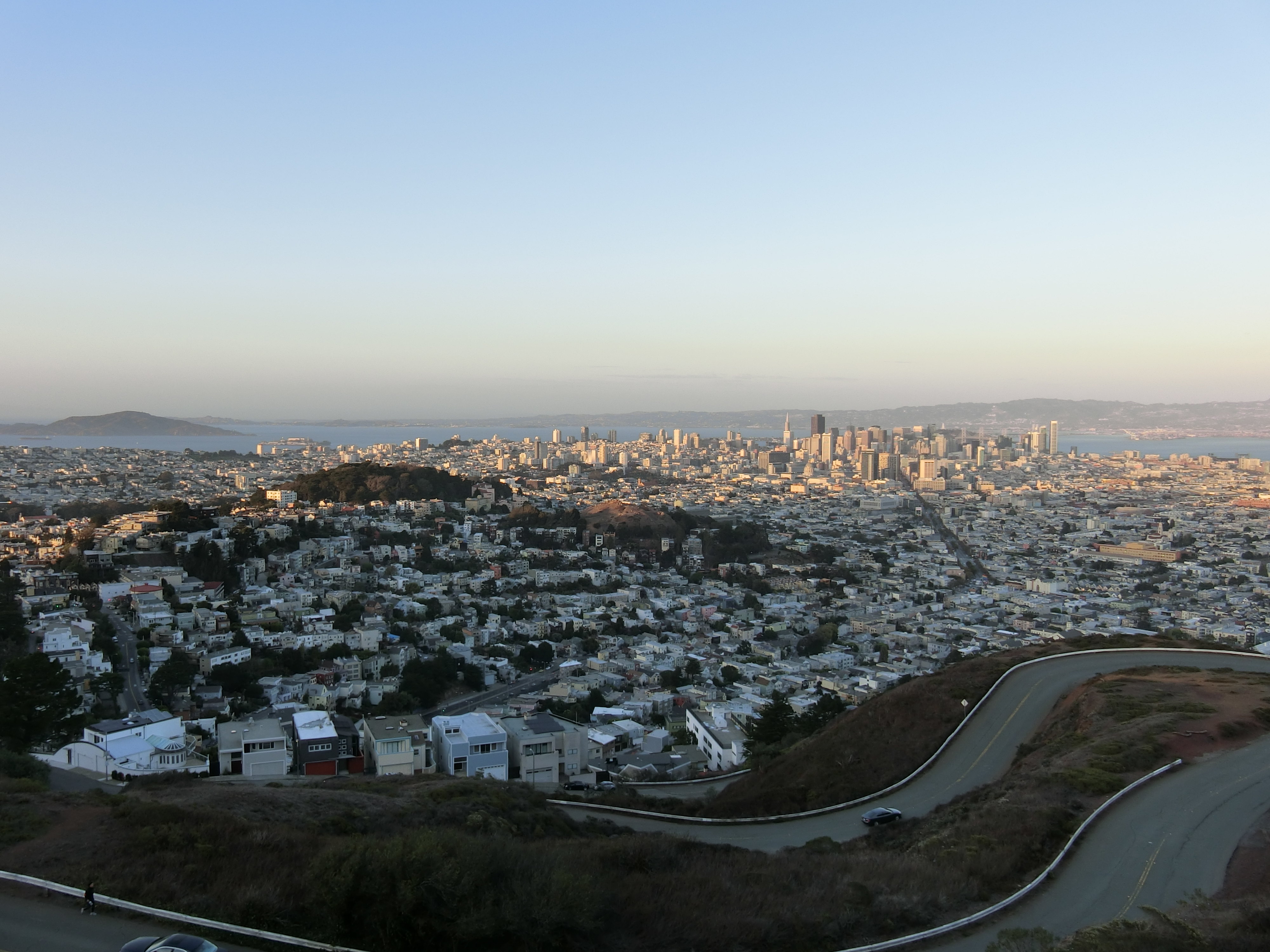 【携程攻略】旧金山双子峰景点,出超市后,kris建议我们去双子峰看