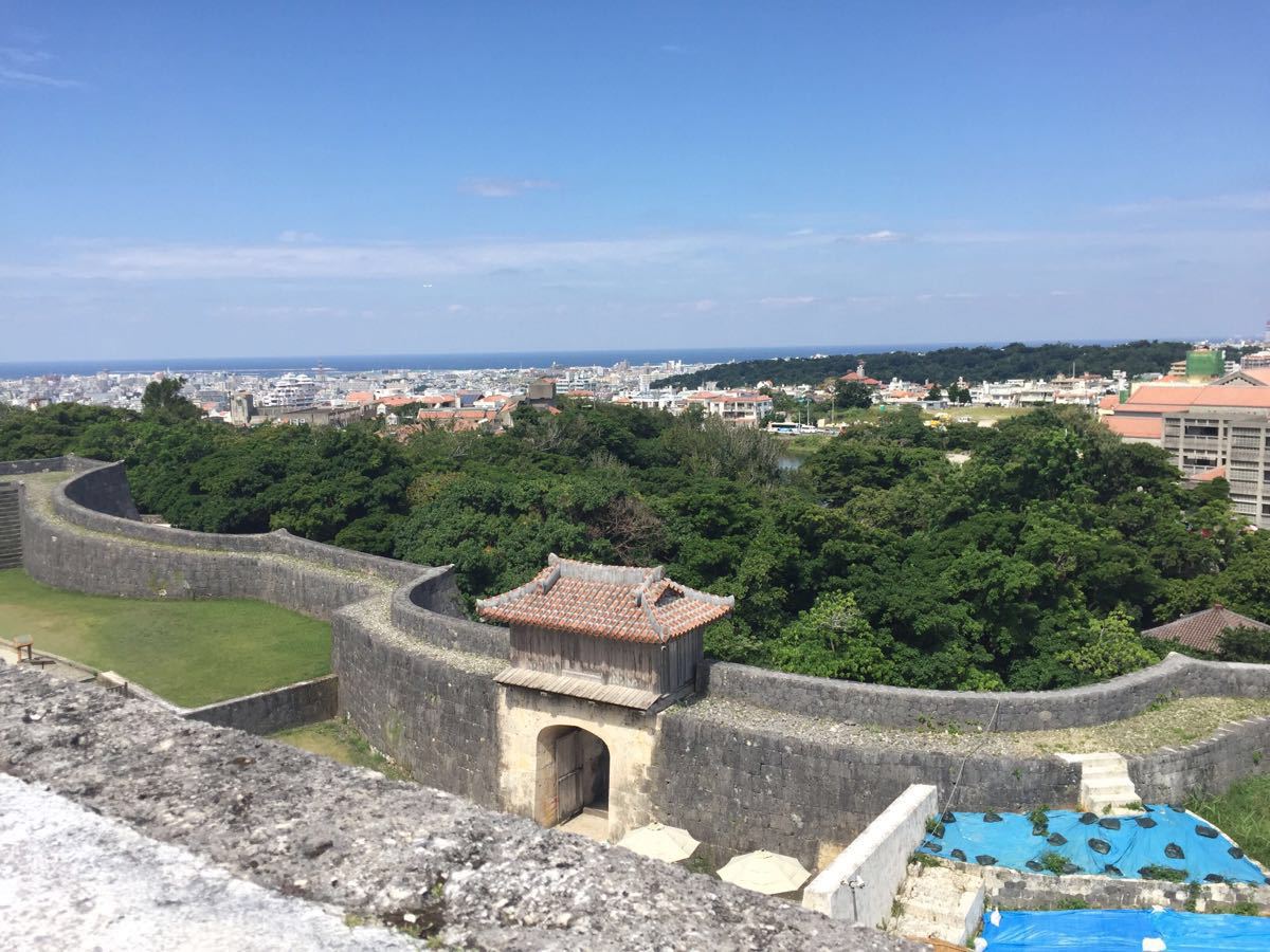 【攜程攻略】那霸首裡城景點,10月的沖繩天氣好到沒朋友,雲淡風輕,到