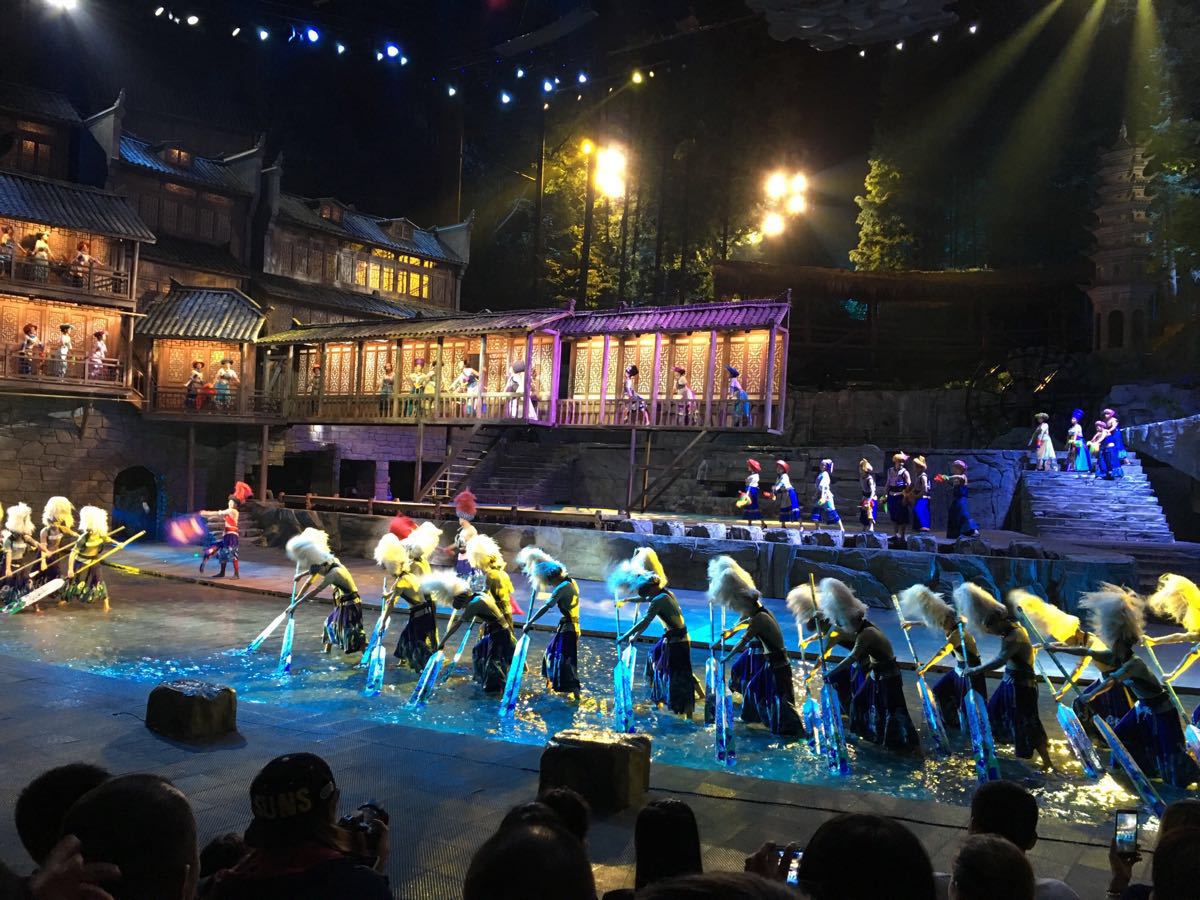 凤凰古城可以不看,但是表演一定要看.等一城烟雨,渡一世情缘