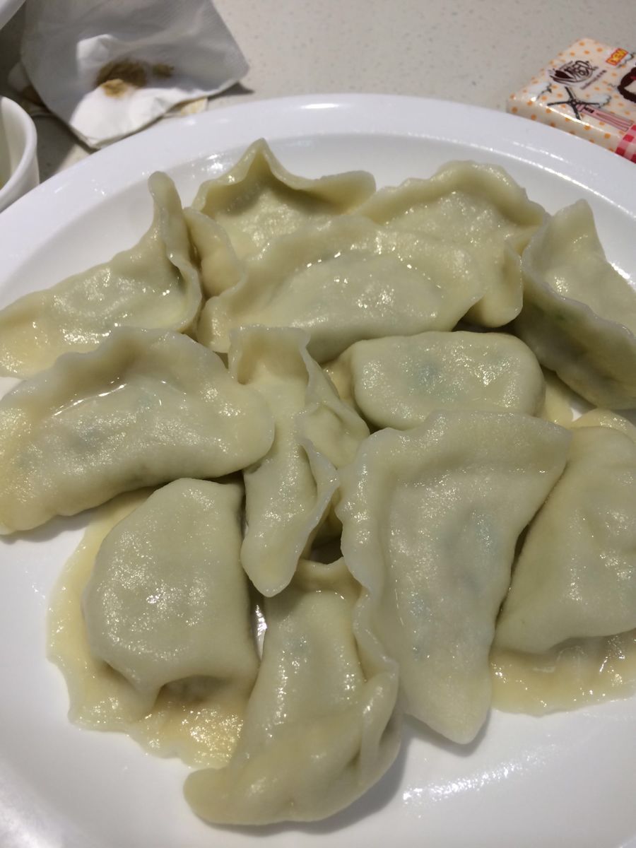 两人路过点了鲅鱼饺子和烧白菜豆腐,味道还不错.