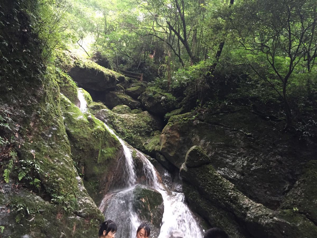 走飛泉溝,到翠映湖,不去登頂(到山頂白雲古寨的路上,基本沒水,沒啥看