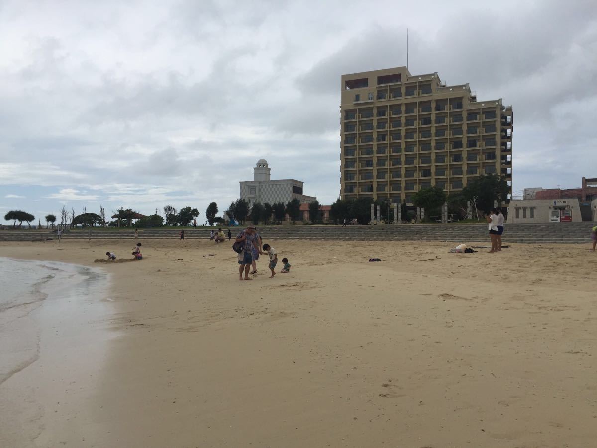 这里感觉就像在美国,跟外面的日本街景有明显不同.
