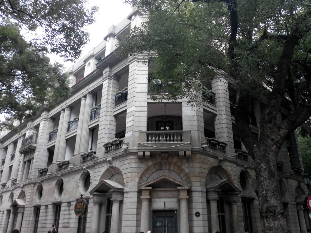 【携程攻略】广州沙面景点,外国人留下的西洋建筑群,混杂了一些现代