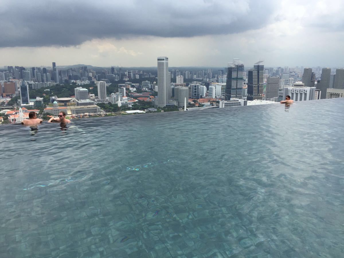 滨海湾金沙酒店游泳池图片