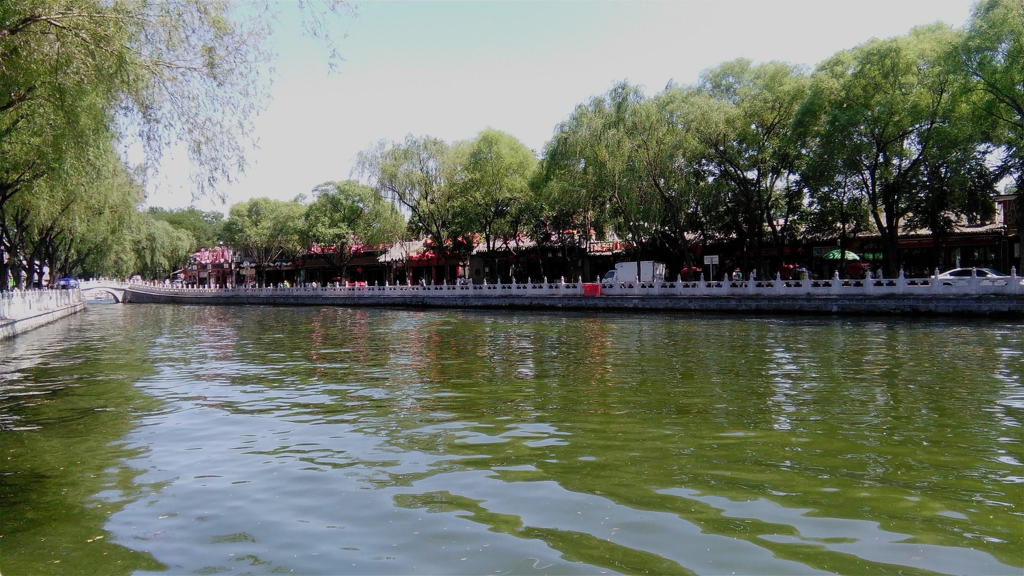 【携程攻略】北京银锭桥景点,银锭桥位于西城区什刹海的前海和后海之间的水道上。为南北向的单孔石…