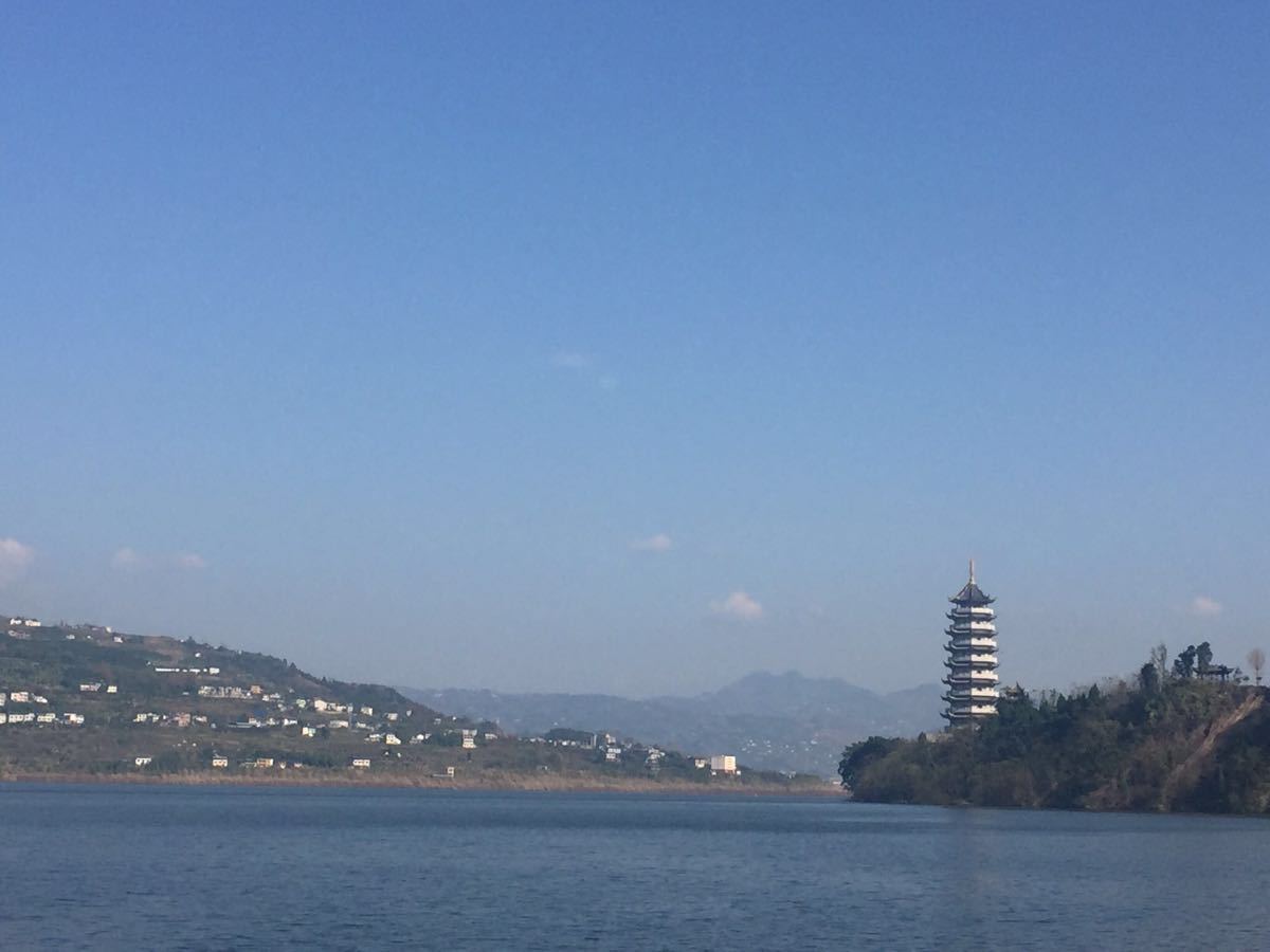 【携程攻略】开州区汉丰湖景点,蓝天白云,蓝水白浪