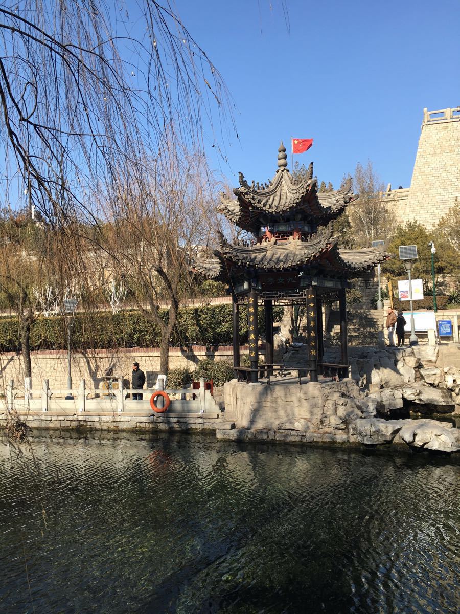 【携程攻略】济南黑虎泉景点,雪把天空的厚霾狠狠地刷落了下了,露出了