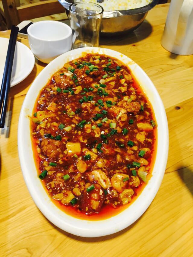 【携程攻略】成都明婷饭店餐馆,两个人,三盘菜,100元的消费,不算多,脑