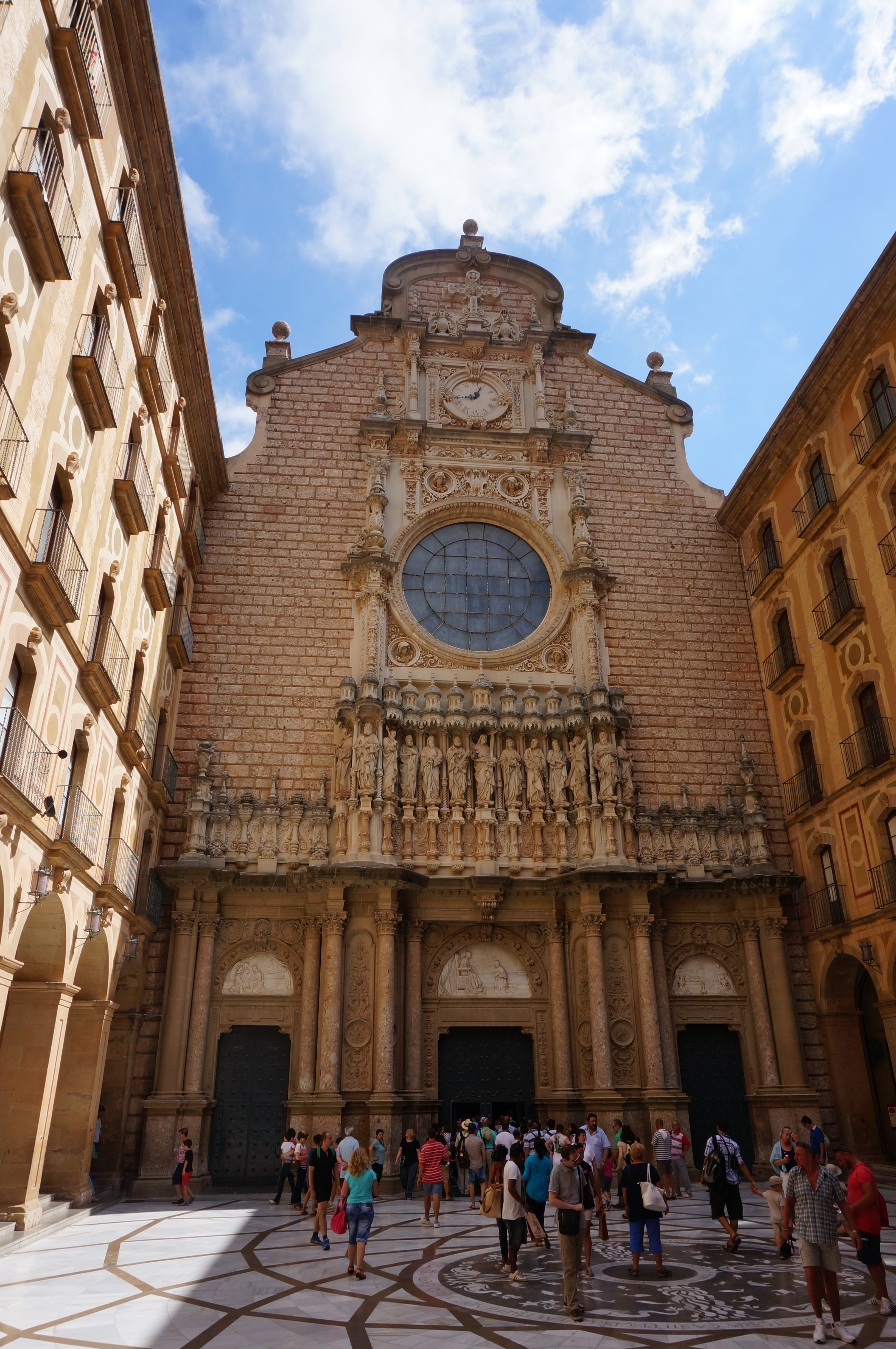 蒙瑟瑞特山(montserrat)的玛利亚修道院.