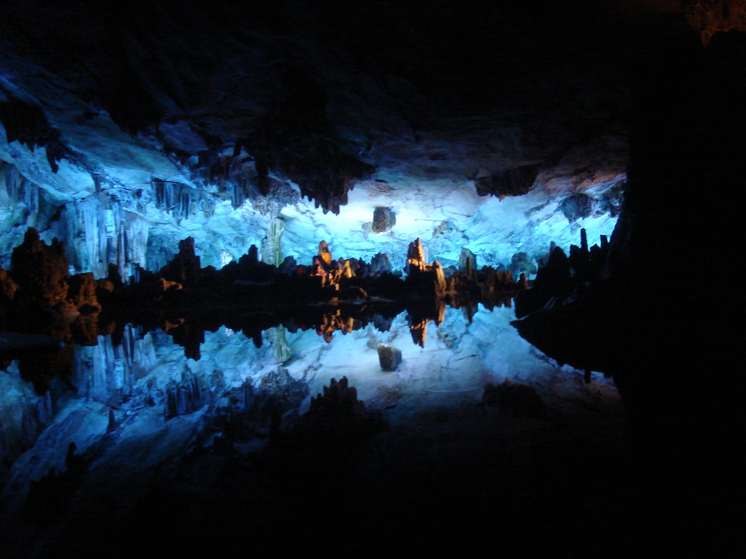 桂林芦笛岩，最美的景观是一个山中的溶洞_水晶宫