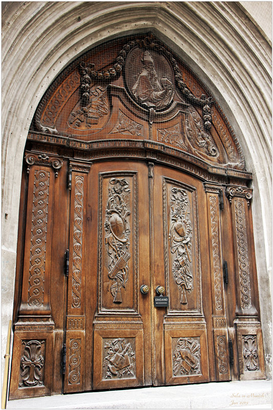 教堂大门细节# 始终认为这教堂是关闭的,可整理照片时看到了门上的