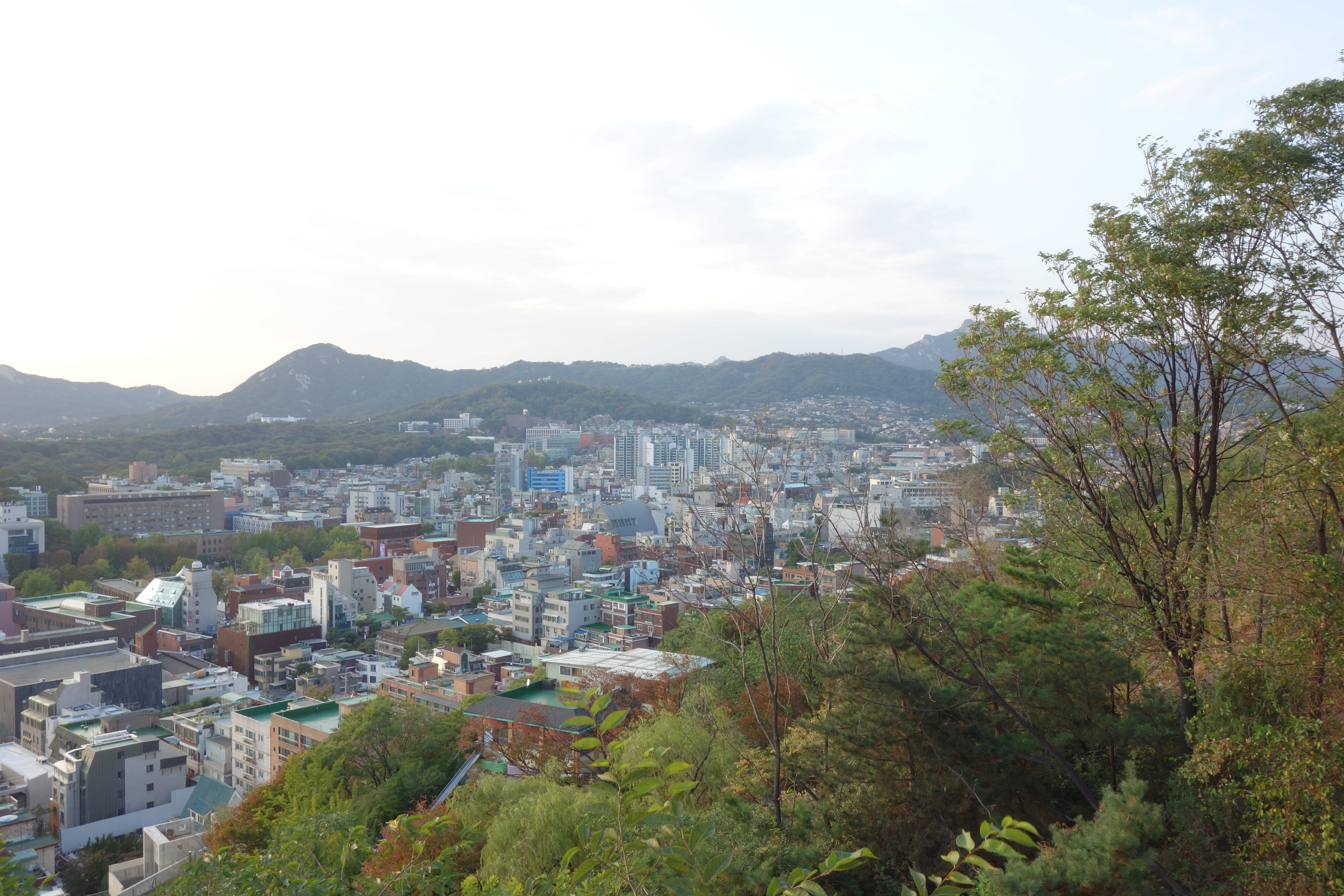 【携程攻略】首尔骆山公园景点,骆山公园和壁画村为邻,在此可以俯看
