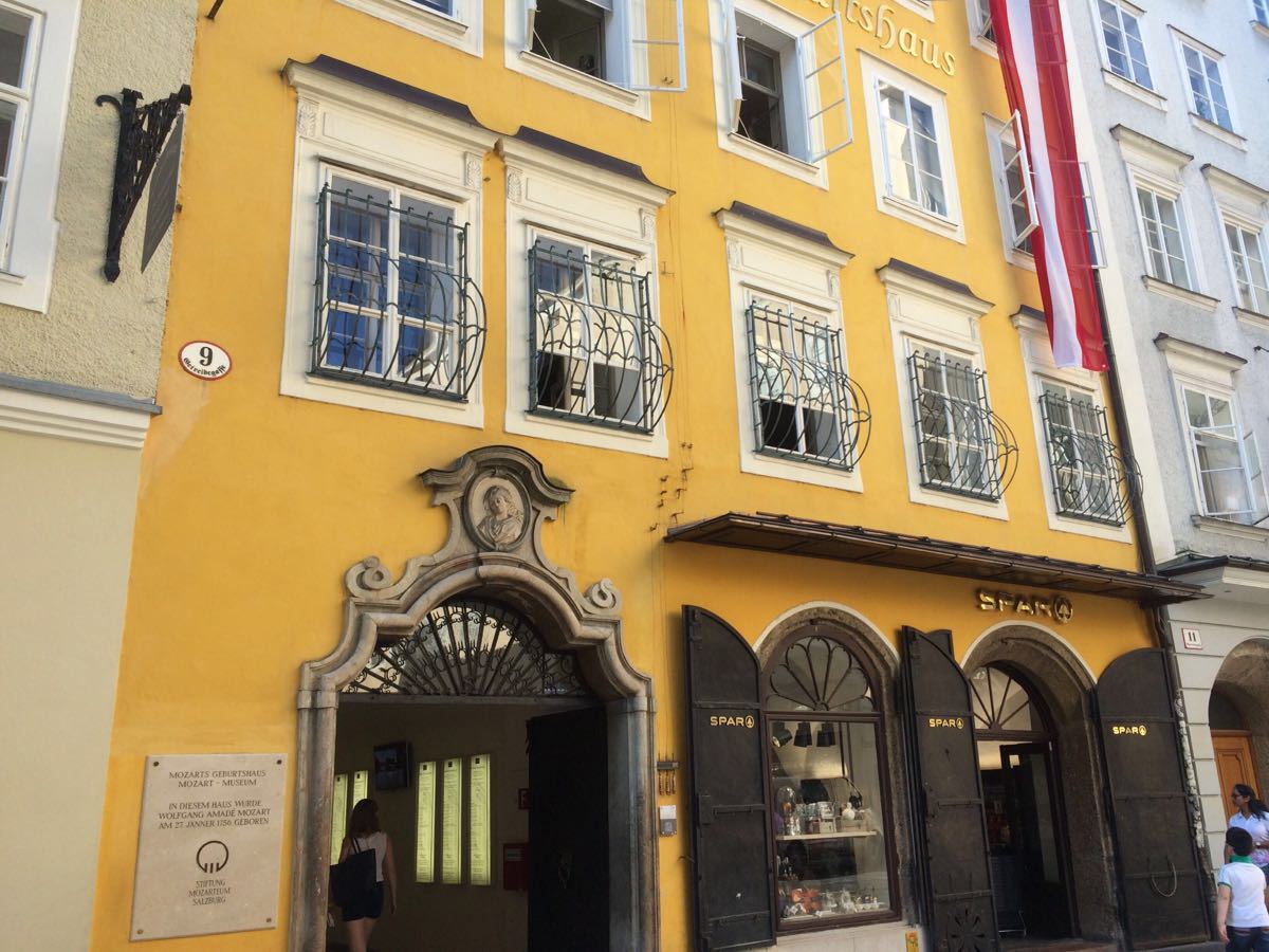 莫扎特出生地mozarts birthplace