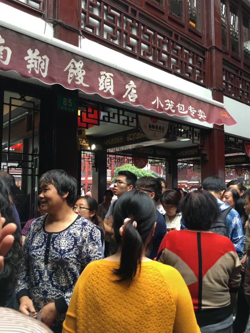 【携程攻略】上海南翔馒头店(豫园路店)餐馆,人太多了,好多都没吃上