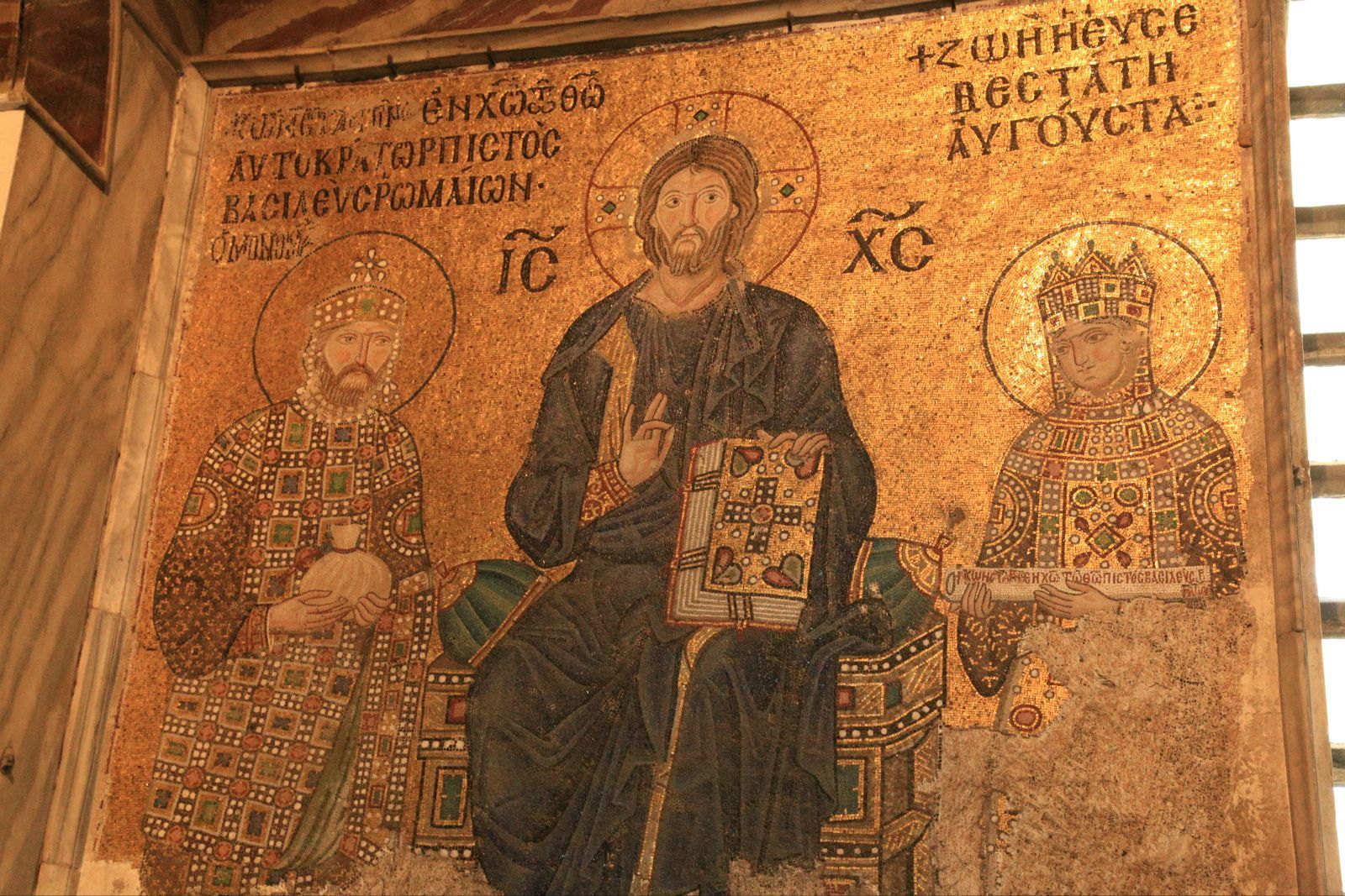 与权力的顶峰,却遭到十字军的洗劫和奥斯曼铁骑的践踏和血洗,上帝的