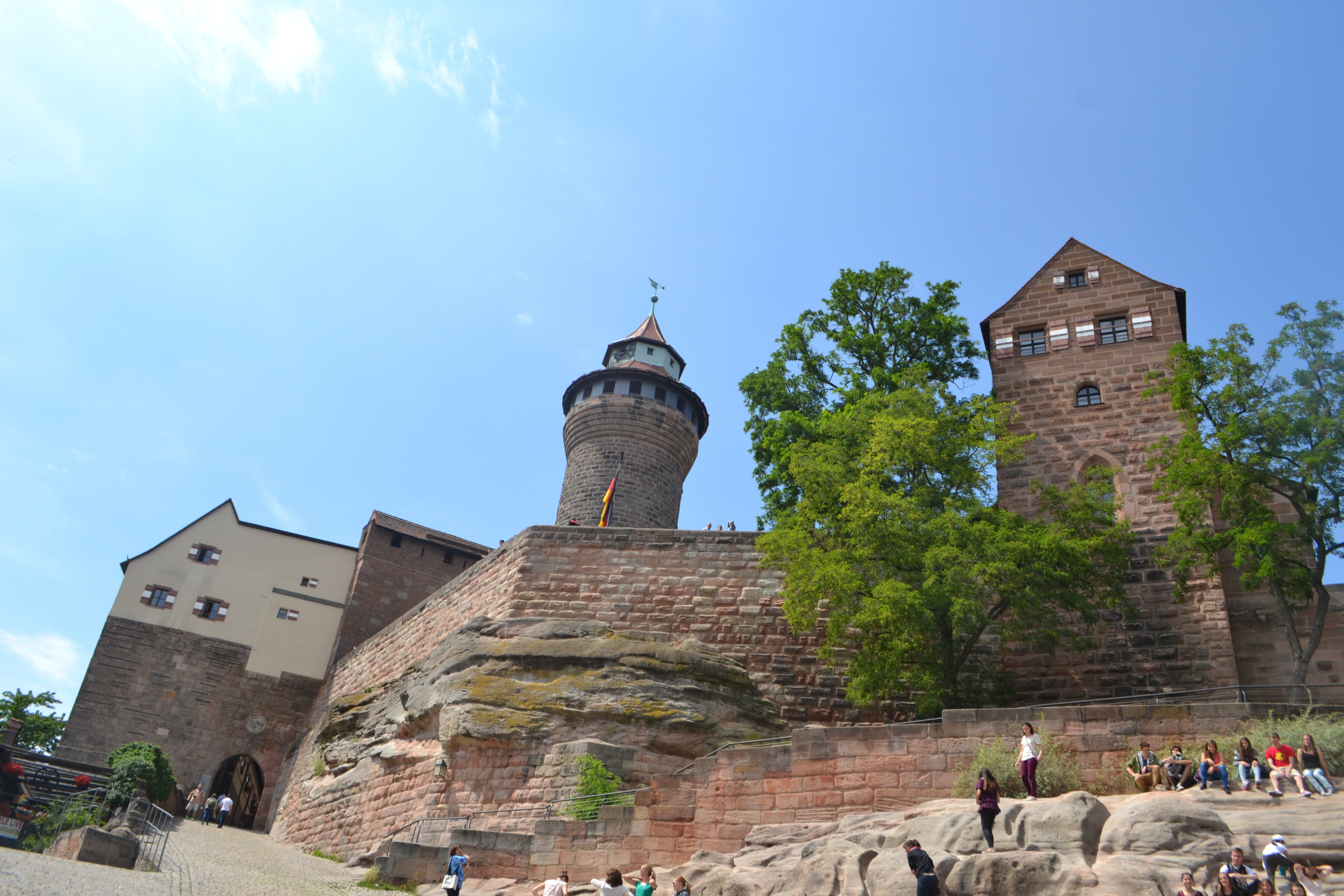 【携程攻略】纽伦堡纽伦堡城堡景点,这座建筑非常的有气派，在整个老城区的一侧，登上城堡，抚摸城墙的砖…