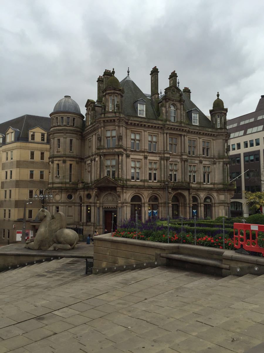 维多利亚广场和张伯伦广场