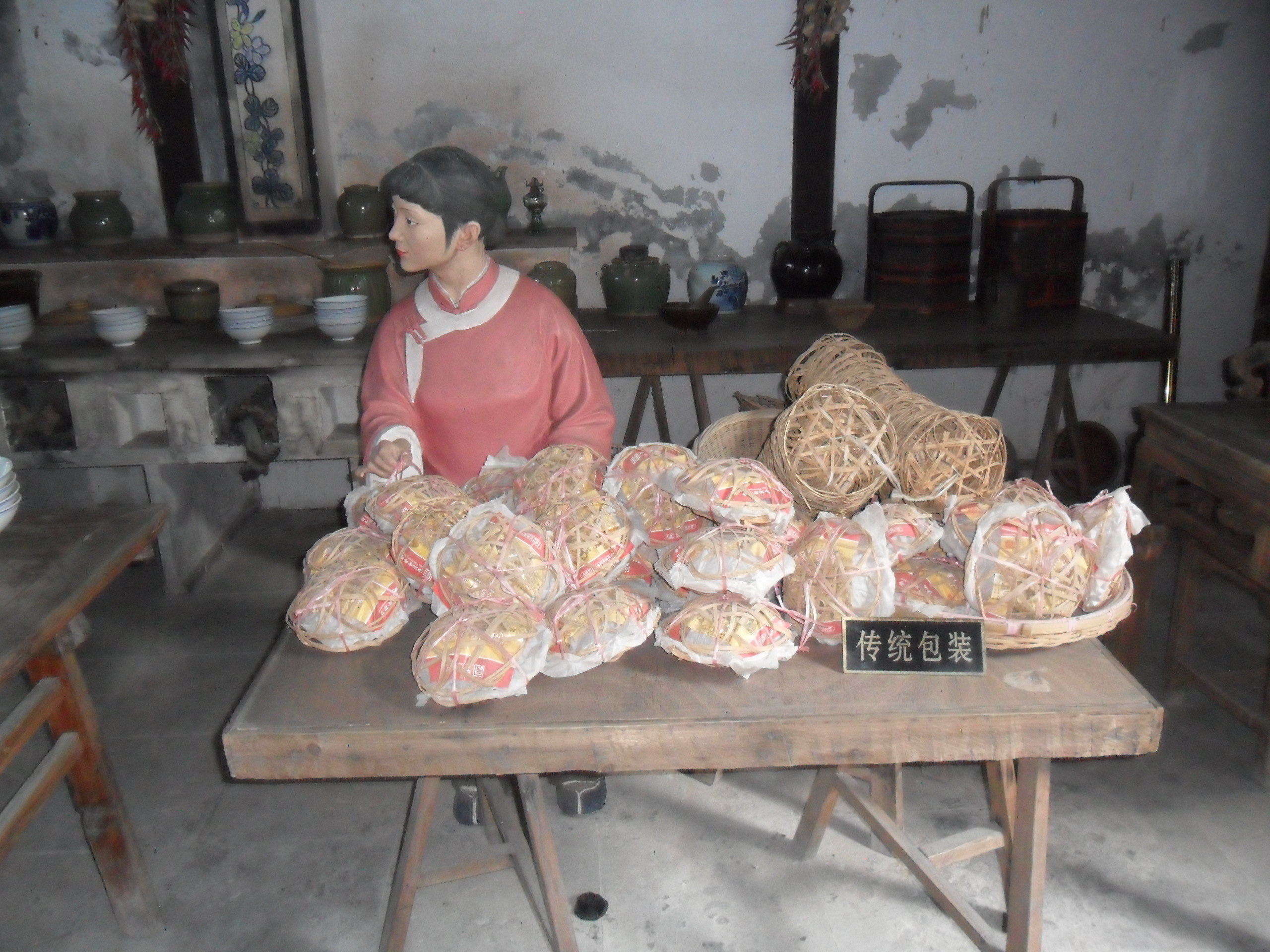 因店主姓丁,故名曰"丁蹄,迄今已有150年历史,并称为"枫泾四宝"之一