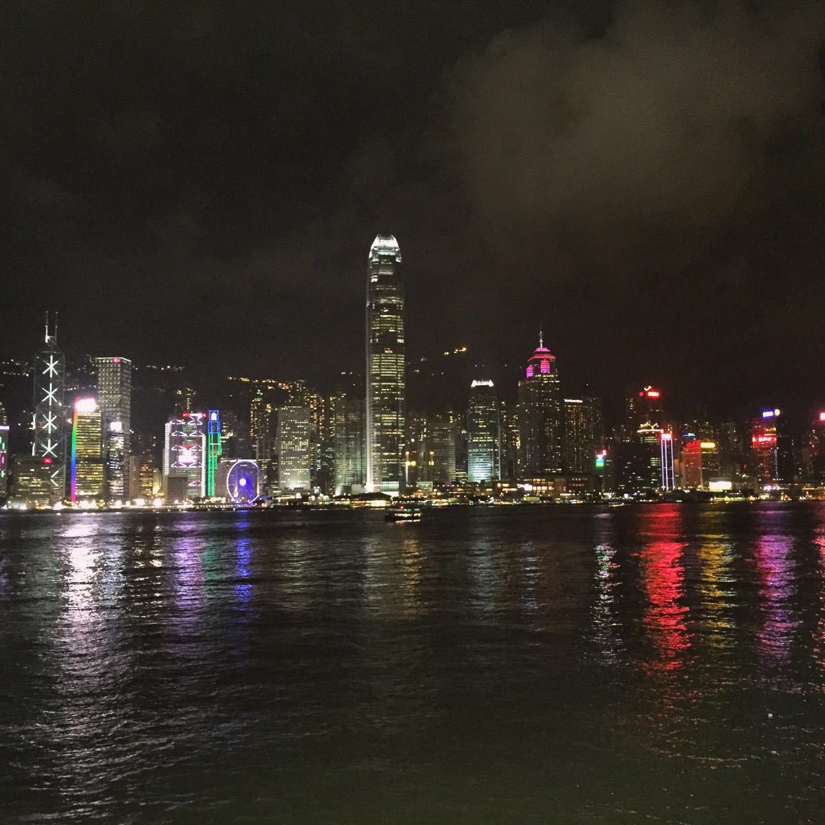 香港維多利亞港景點,維港類似魔都外灘 景色還是比較美的 特別是夜景