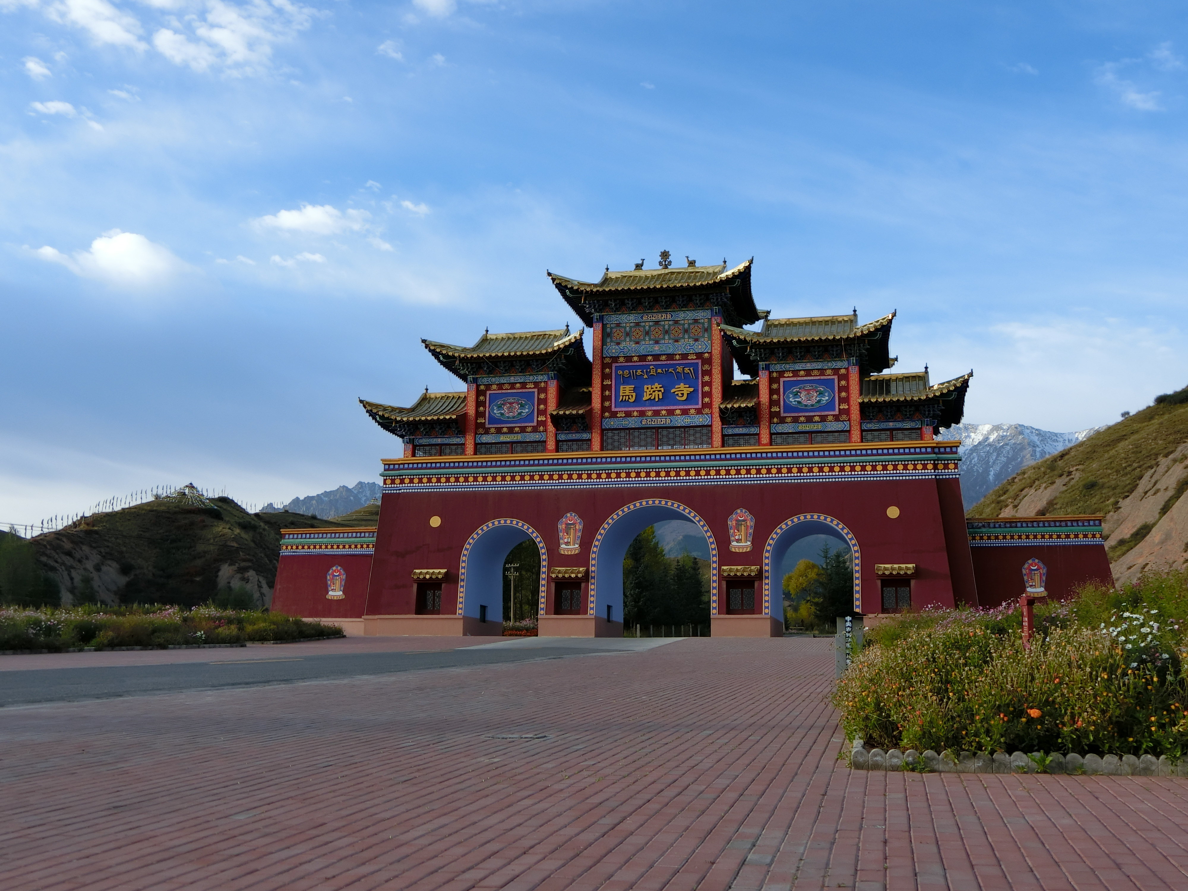 【携程攻略】张掖马蹄寺景点,马蹄寺位于肃南的裕固族自治州,主要是