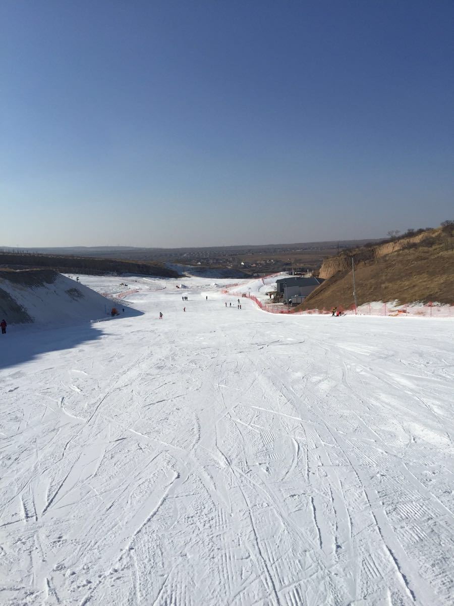 赤峰市道谷南山滑雪场图片