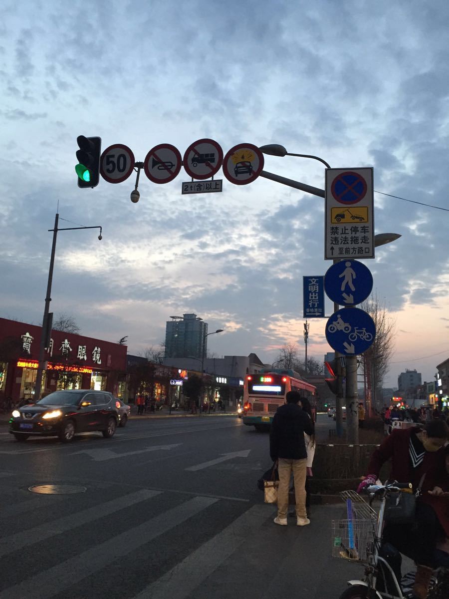 【携程攻略】济南山师东路购物街购物,很不错的地方 很年轻 朝气蓬勃