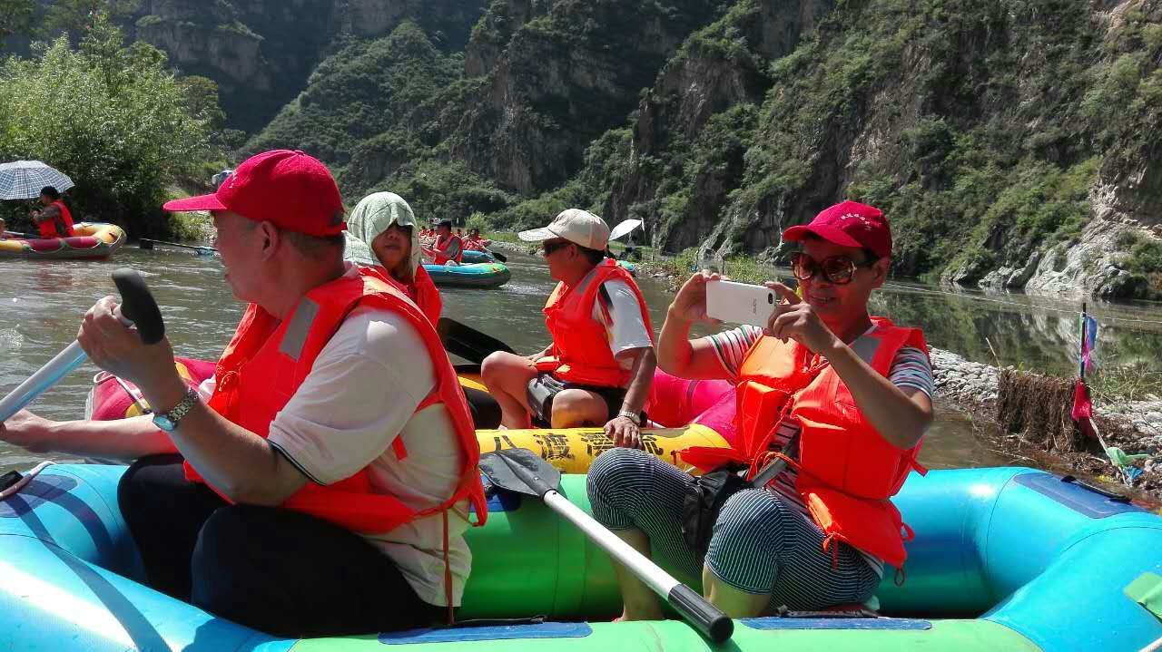 十渡龙湖湾漂流