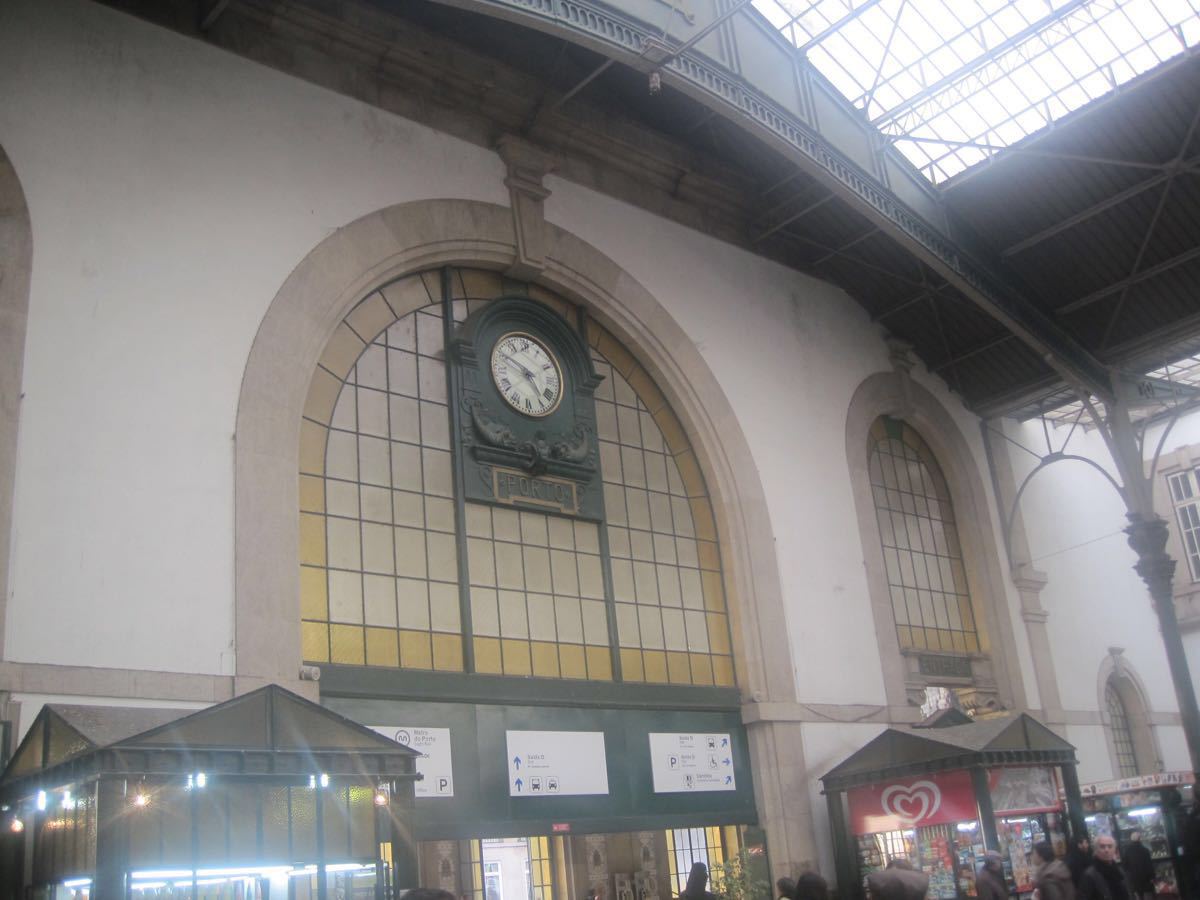 圣本笃车站图片