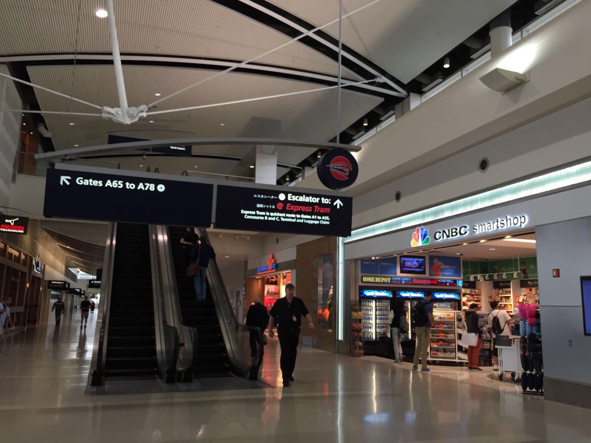 往返底特律机场好多次,印象深刻的是糖果店,好有购买的欲望,brighton