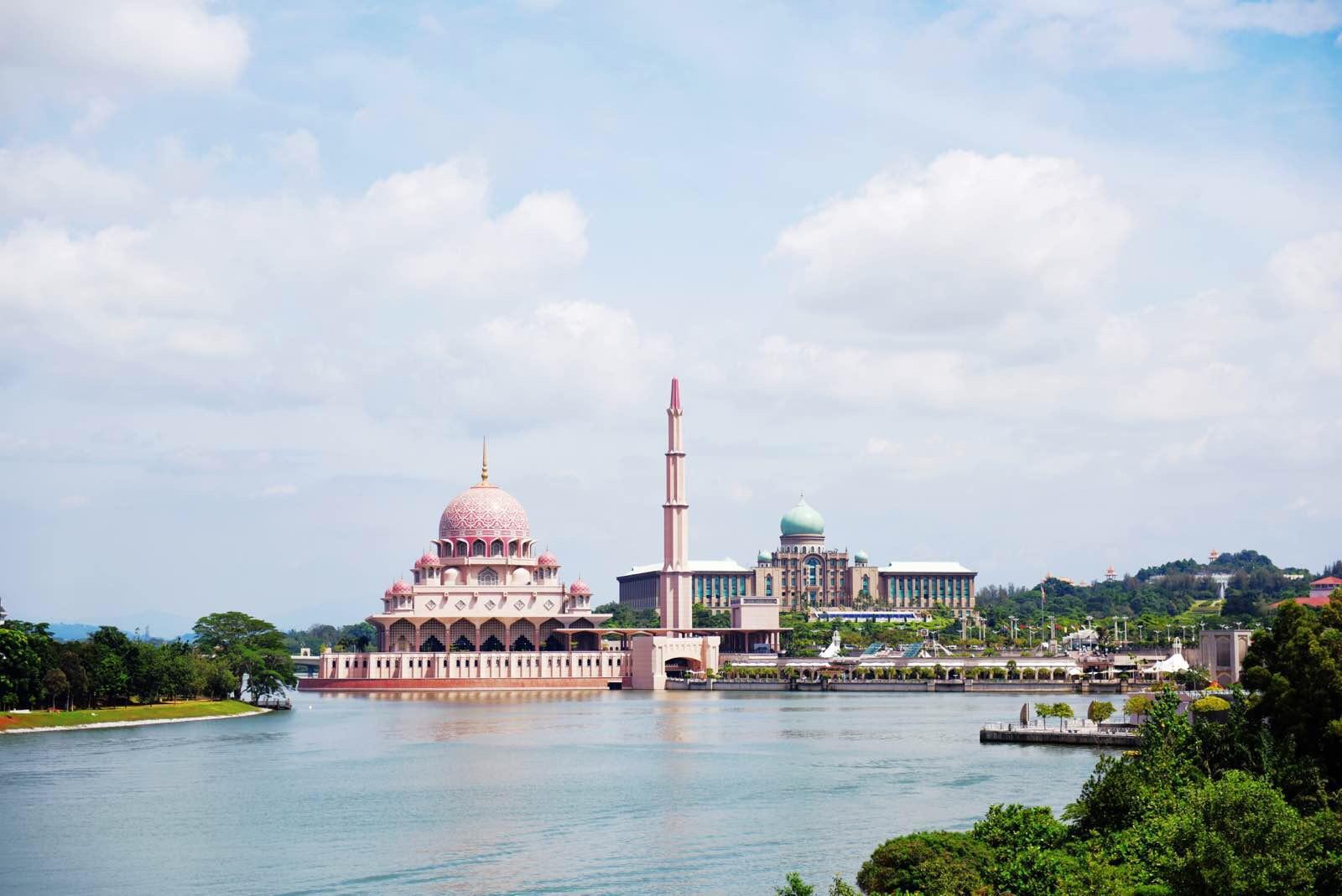 【携程攻略】布城布城景点,布城是马来西亚新的行政首都,很多政府机构