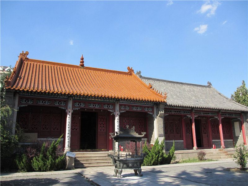 区不多的文物建筑之一" "距离青岛市市中心约15公里" "又叫沧口大庙"