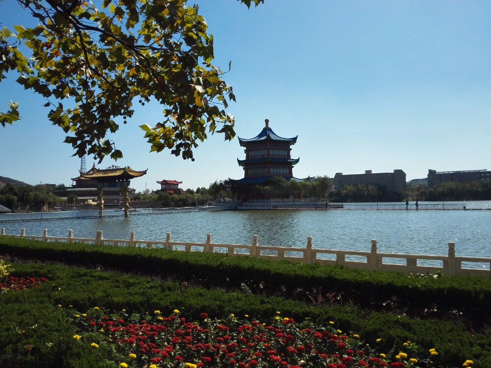 隆霞湖风景区