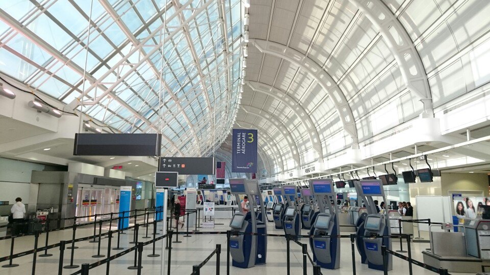 帕尔森国际机场