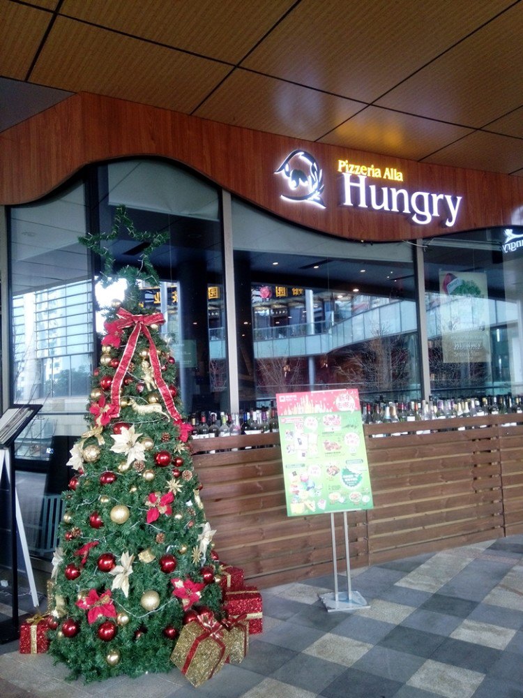 店面不小,在海外滩这里的意大利菜餐厅,比较喜欢披萨还有提拉米苏的