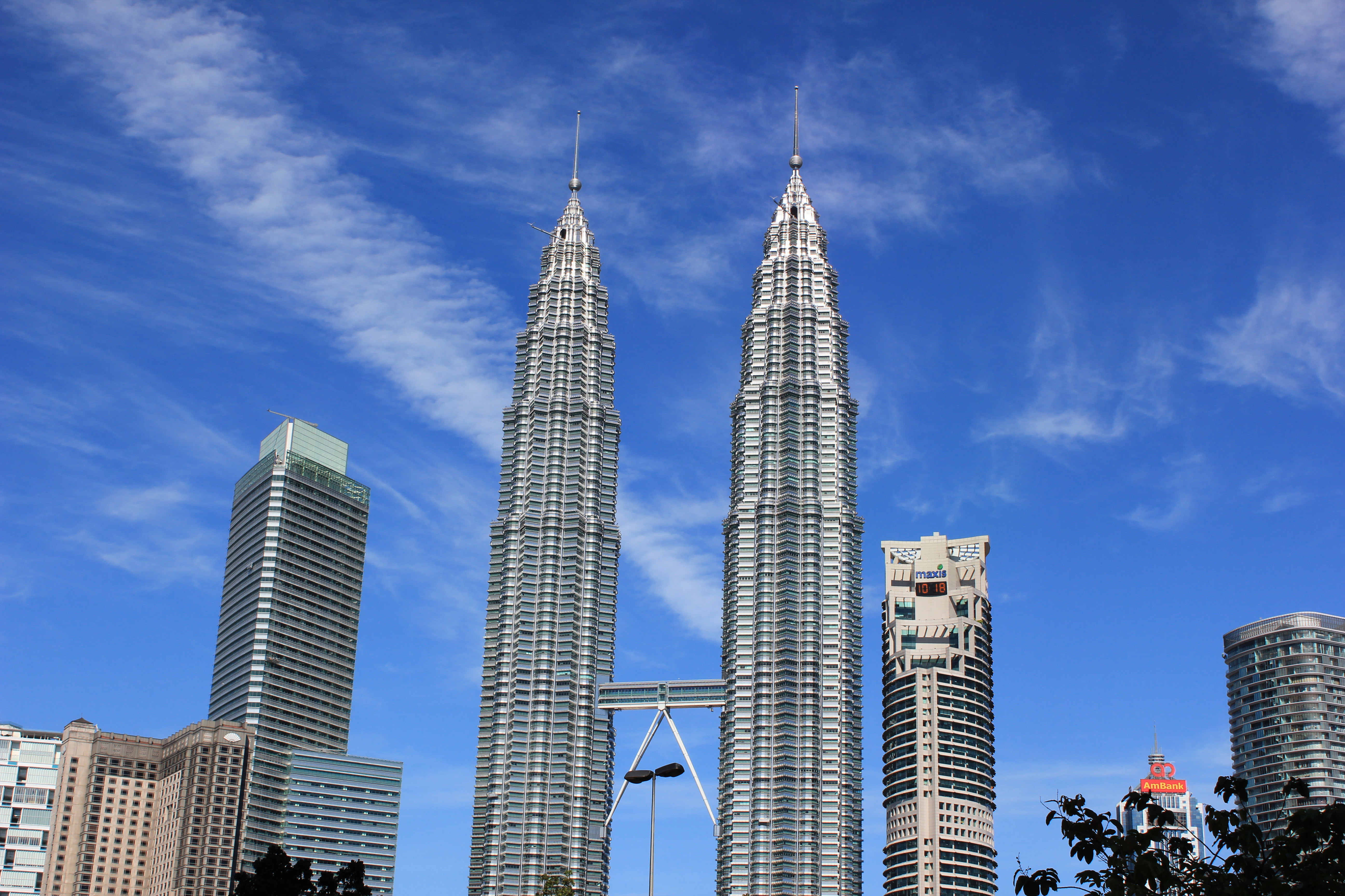 【携程攻略】吉隆坡双子塔景点,国家石油公司双塔大楼,实际上更为出名