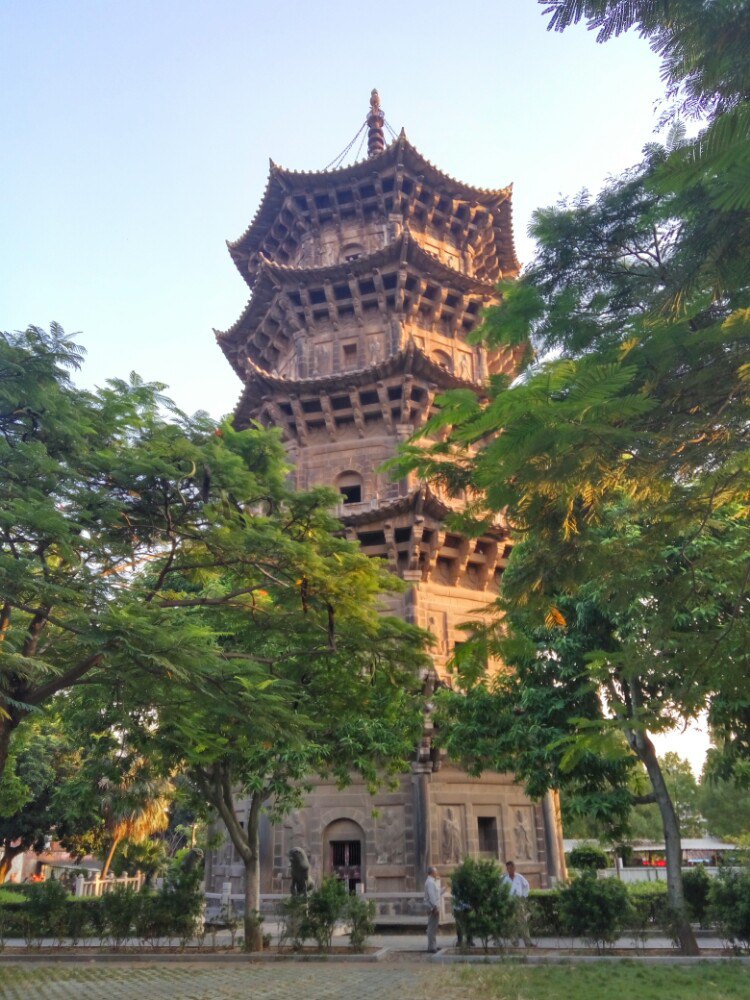 【攜程攻略】泉州大開元寺景點,開元寺氣勢如虹,東,西石塔精美絕倫!